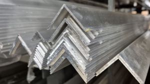 Marché de l’aluminium et de l’inox : Comprendre la volatilité actuelle et protéger vos projets